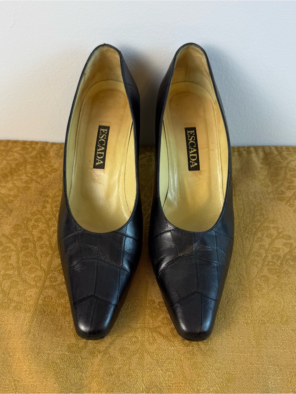 ESCADA Women’s Black Crocodile Embossed Pointed Toe Pumps Block Heel 8.5, no box